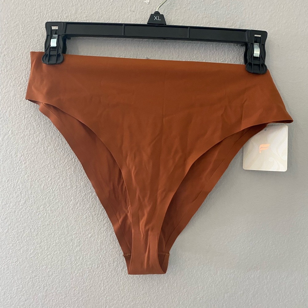 NWT Fabletics Aiko Hi Cut Bonded Cheeky Brief